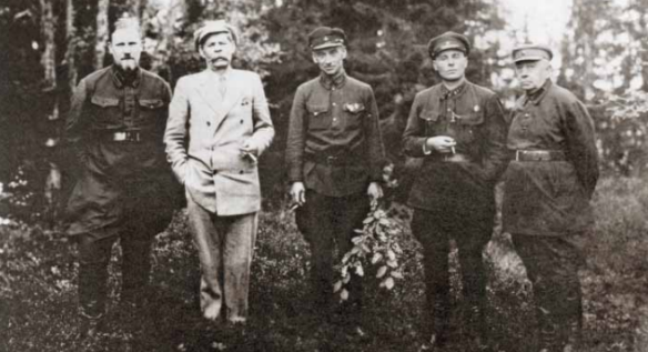 Обитель На прогулке. Слева направо А. Мартинелли, М. Горький, Г. Бокий, А. Ногтев, И. Полозов. 1929 год